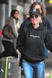 Shania Twain - Lands at JFK Airport in New York 01/03/2022