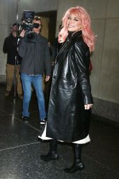 Shania Twain Wears Leather Jacket in New York 01/05/2023