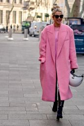 Vogue Williams Street Style - London 01/23/2023