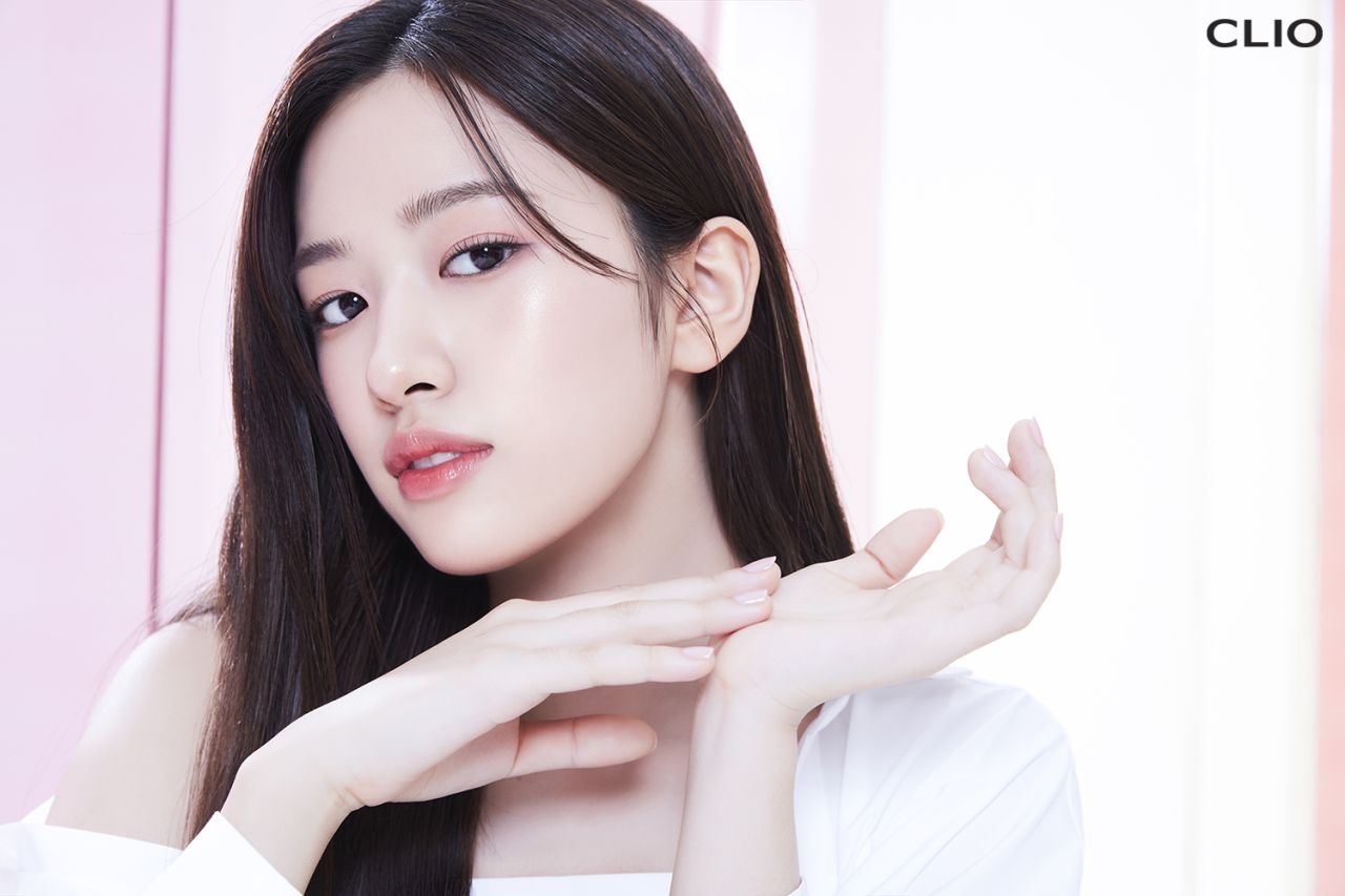 Yujin (IVE) CLIO Cosmetics Korea 2023 - superstars.news