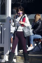 Zooey Deschanel - Out in Brentwood 01/02/2023