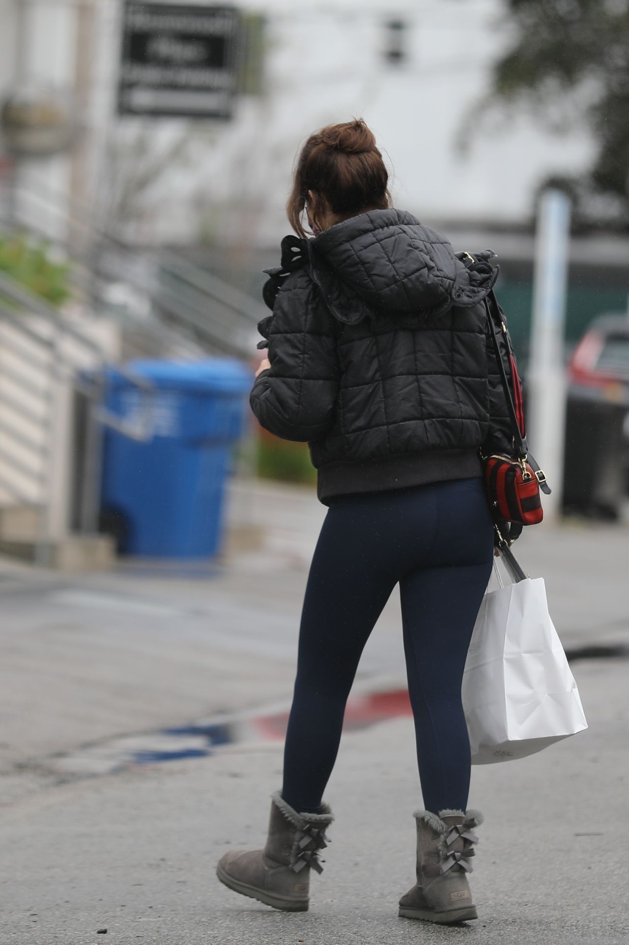 zooey deschanel braves the rain in a hooded puffer jacket and teal leggings  during a coffee run at luxe cafe in brentwood, california-220323_10