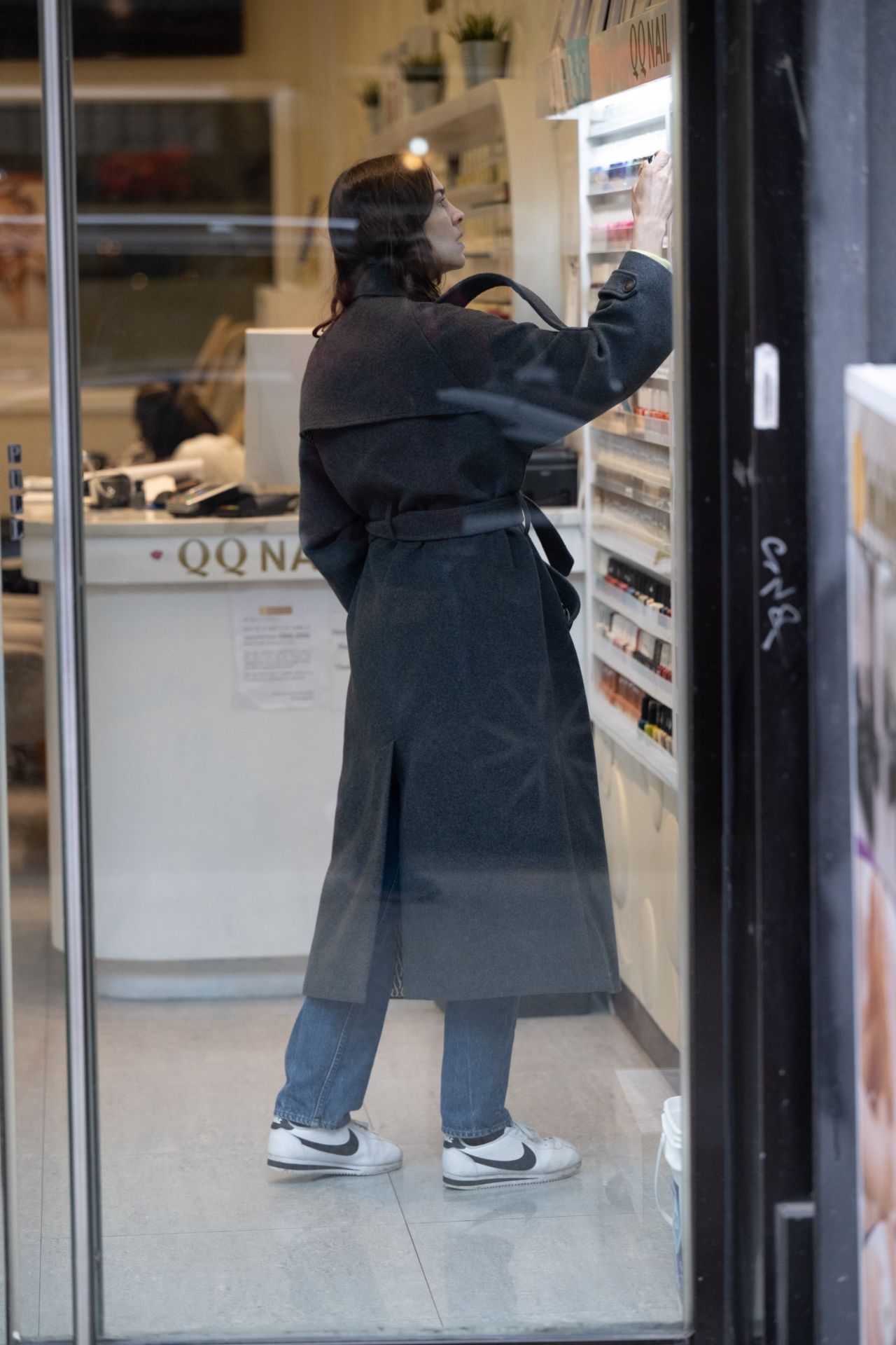 Alexa Chung at a Salon in New York 02/09/2023 • CelebMafia