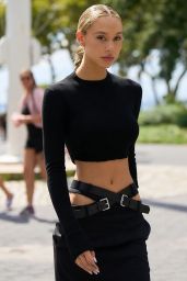 Alexis Ren – Arrives at Monse Fashion Show in New York 09/08/2022