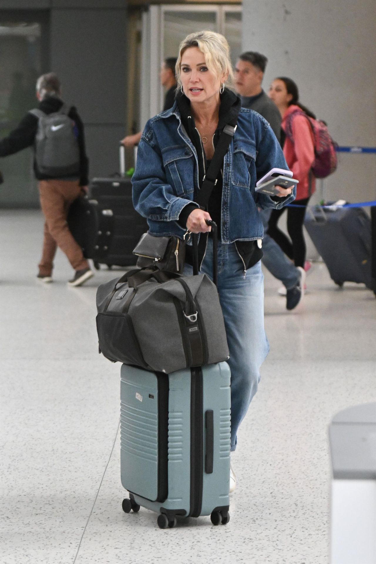 Amy Robach at JFK Airport in New York 02/25/2023 • CelebMafia