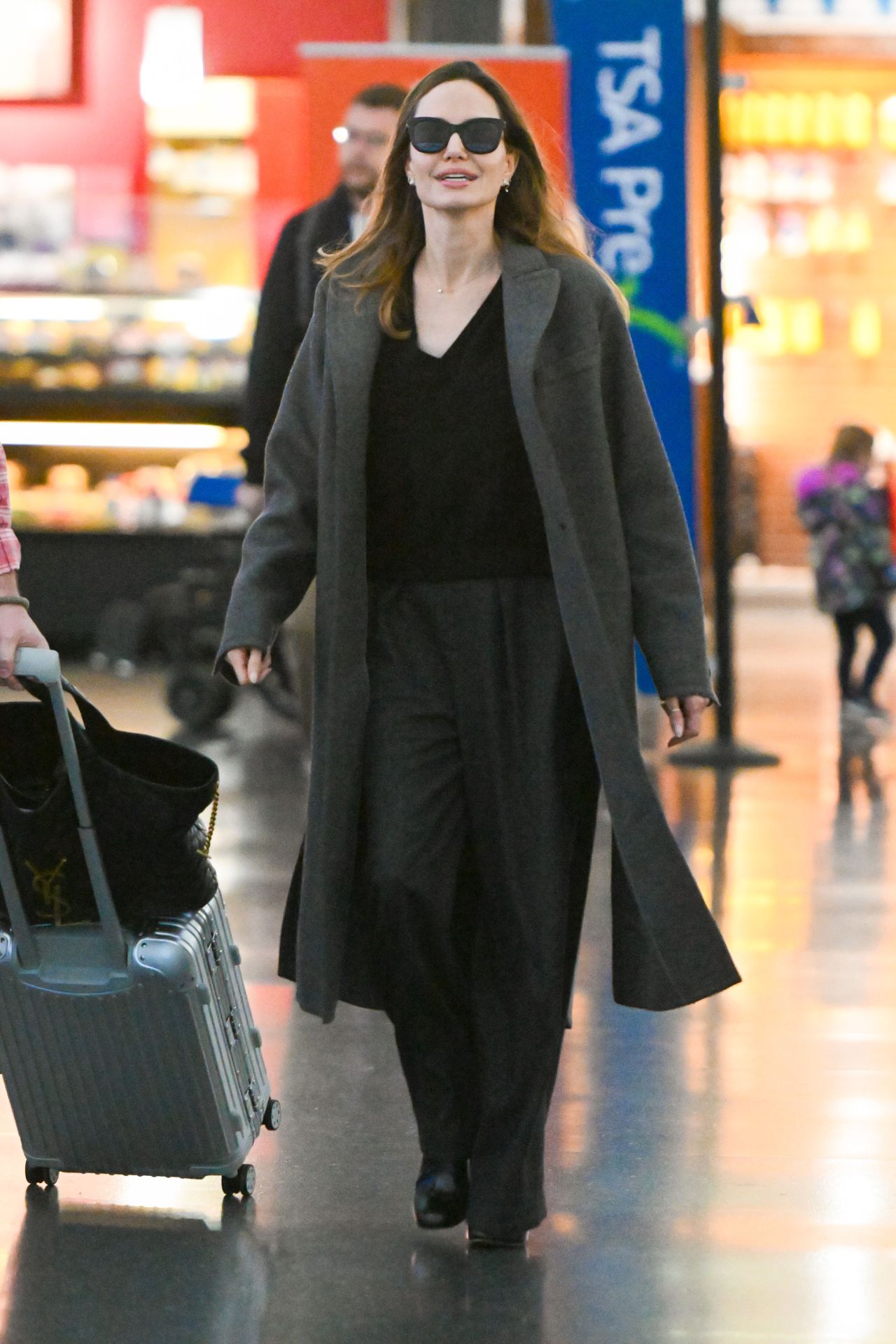 https://celebmafia.com/wp-content/uploads/2023/02/angelina-jolie-jfk-airport-in-new-york-02-20-2023-3.jpg