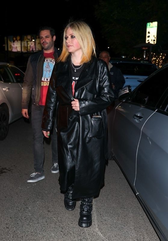 Avril Lavigne at Catch Steak in Los Angeles 01/31/2023