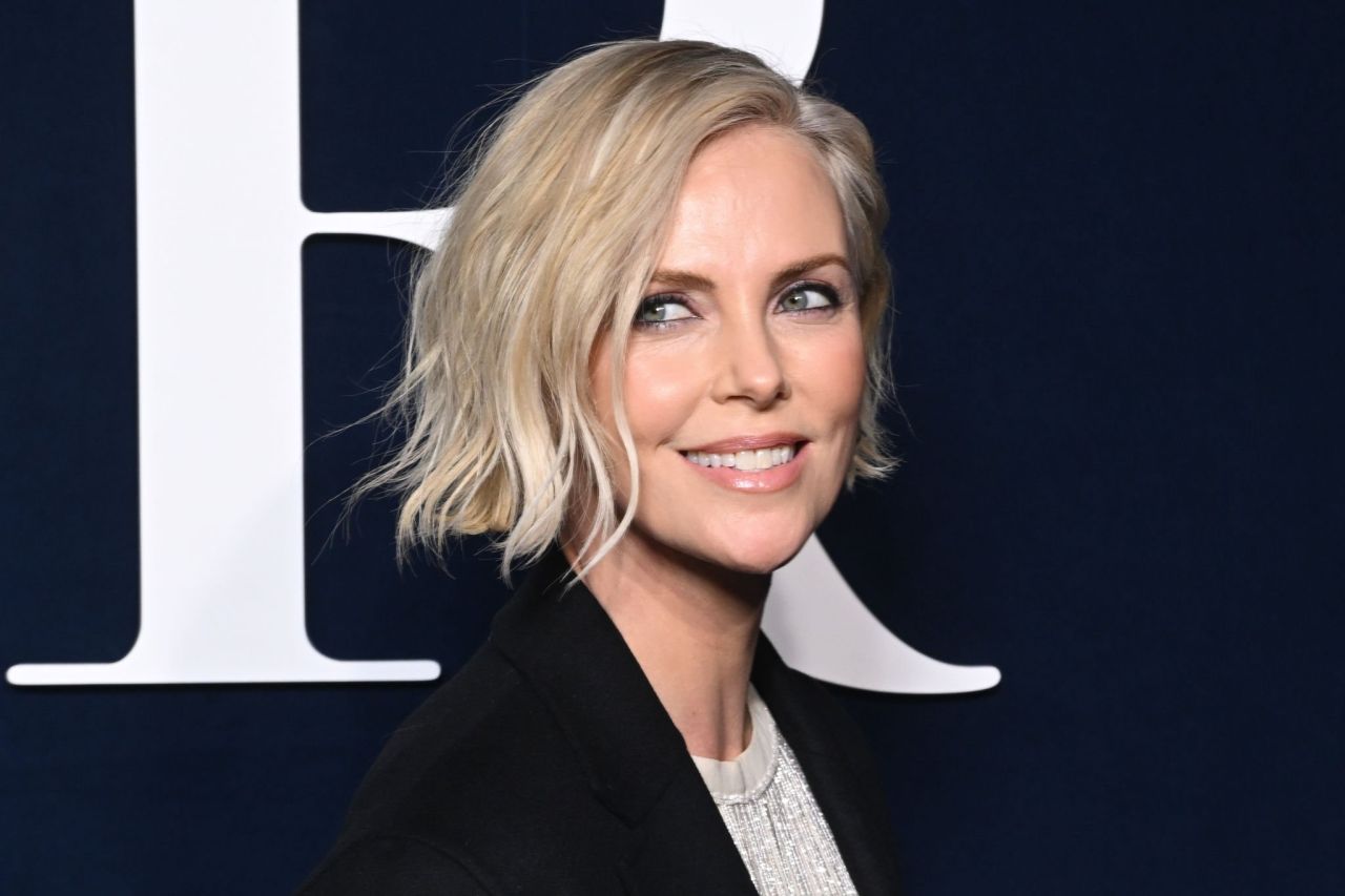 Charlize Theron Christian Dior Show At Paris Fashion Week