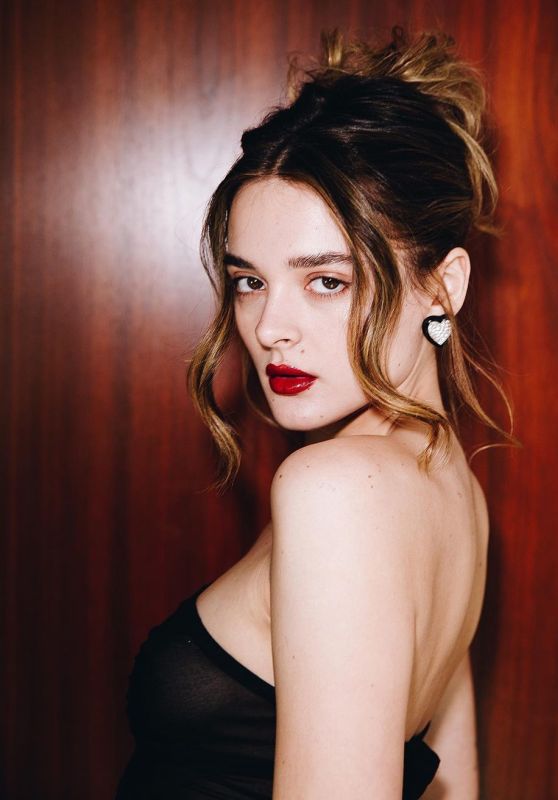 Charlotte Lawrence - Photoshoot for the 65th GRAMMY Awards February 2023 (I)