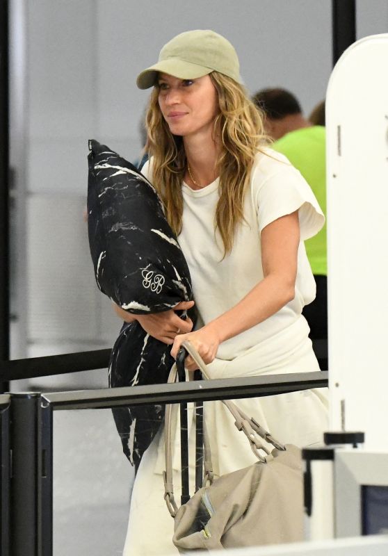 Gisele B ndchen Miami International Airport 02 02 2023 CelebMafia