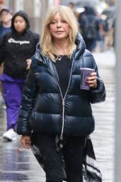 Goldie Hawn in a Stylish Puffer Jacket in Manhattan’s Midtown Area 02/17/2023