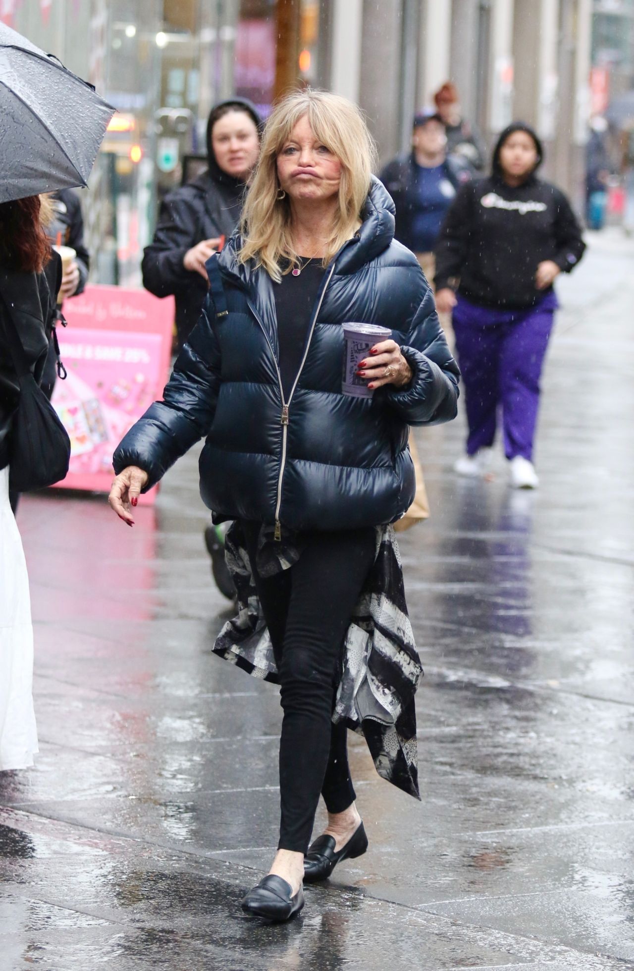 Goldie Hawn in a Stylish Puffer Jacket in Manhattan’s Midtown Area 02