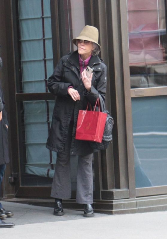 Jane Fonda - Leaves the Hotel Sacher in Vienna 02/16/2023