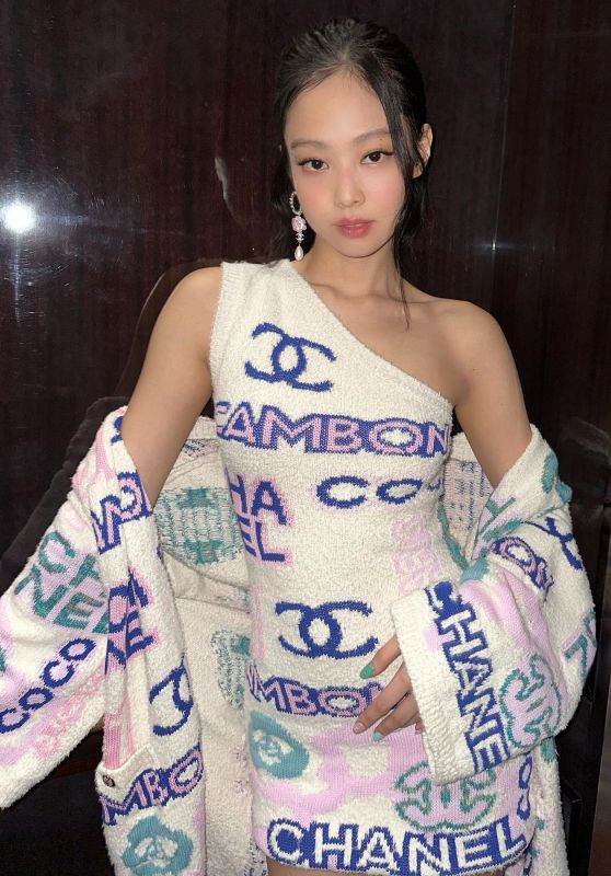 Jennie Kim Outfit 10/04/2022