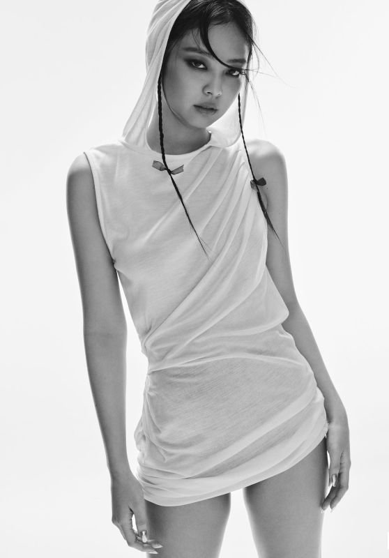 Jennie Kim Outfit - ELLE USA December 2022 (I)
