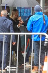 Jennifer Aniston - Arrive at Courteney Cox