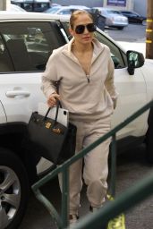Jennifer Lopez - Arrives at Dance Studio in LA 02/10/2023