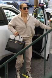 Jennifer Lopez - Arrives at Dance Studio in LA 02/10/2023