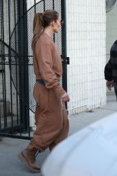 Jennifer Lopez in Comfy Outfit at the Dance Studio 02/16/2023