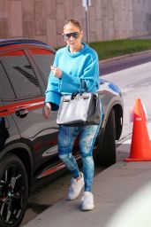 Jennifer Lopez Street Style - Los Angeles 02/07/2023