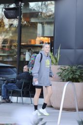 JoJo Siwa Wears Oversized Hoodie - Los Angeles 02/07/2023