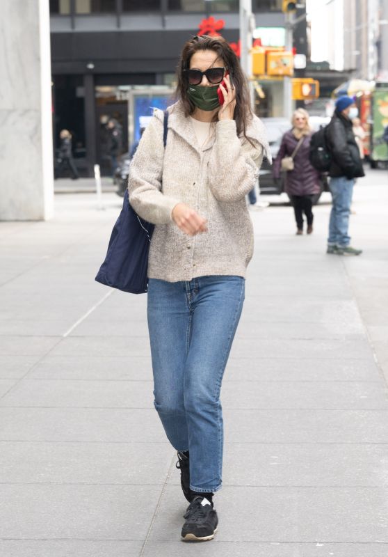 Katie Holmes in a Beige Sweater and Blue Jeans - NYC 02/07/2023