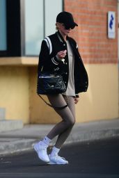 Kimberly Stewart Weaing a Pair of Workout Leggings and White Trainers - Los Angeles 02/01/2023