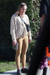 Kristen Bell in Leggings in Los Angeles 02/09/2023