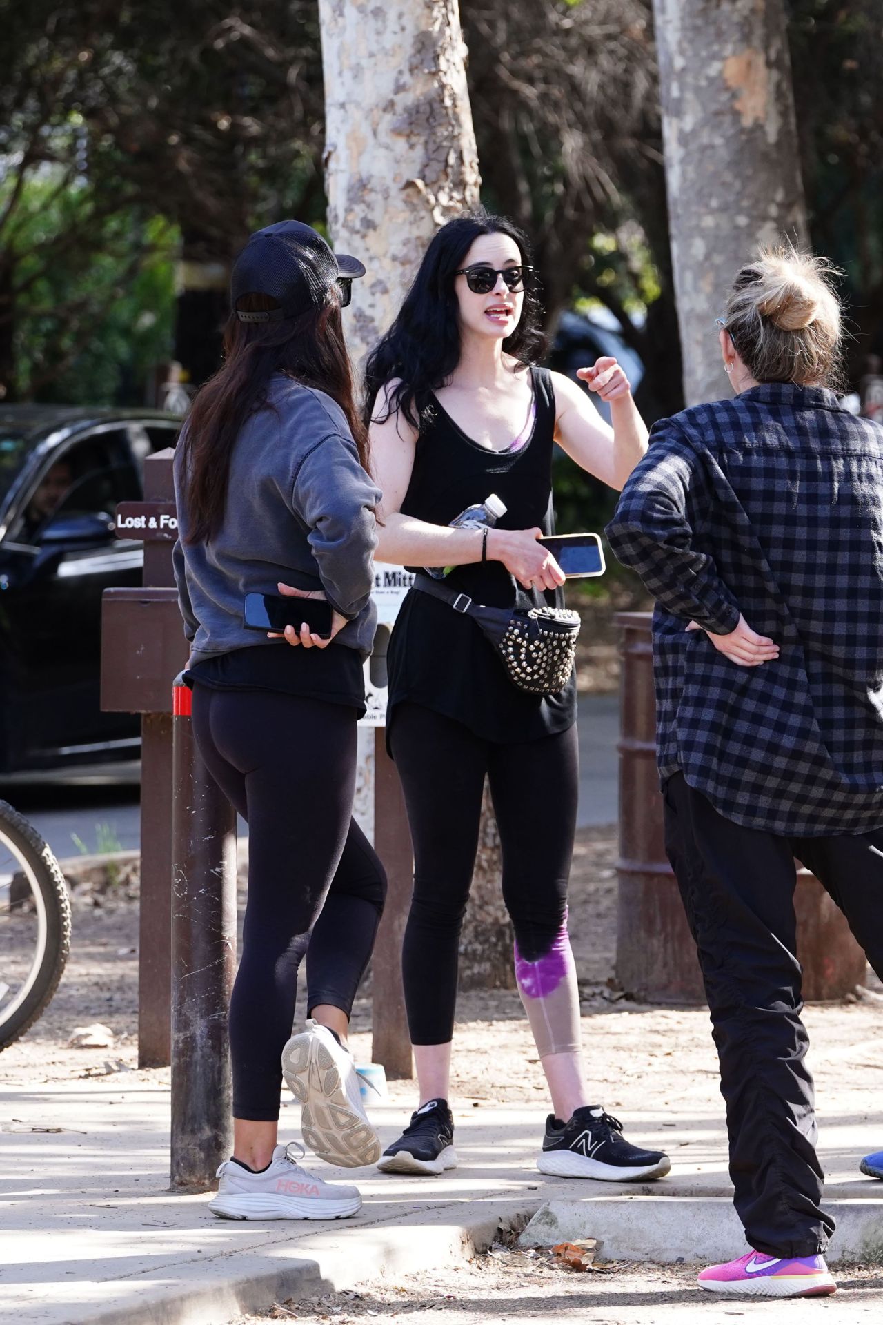 Krysten Ritter And Fortune Feimster - Hike at Fryman Canyon in Studio