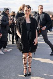 Maisie Williams – Christian Dior Show at Paris Fashion Week 02/28/2023