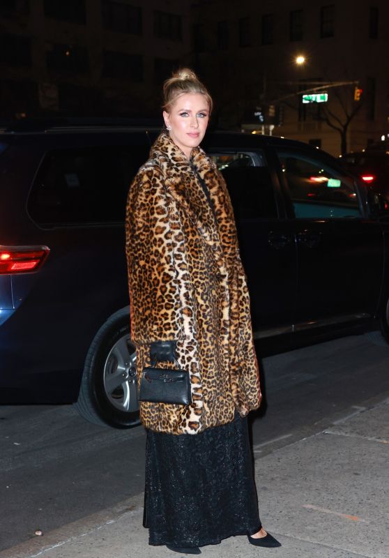 Nicky Hilton - Marc Jacobs Fashion Show in New York 02/02/2023