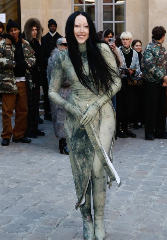 Noah Cyrus - Arrives at the "Weinsanto" Fashion Show in Paris 02/27/2023