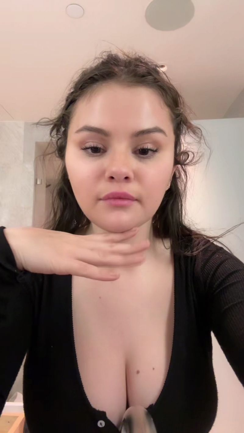 Another Super Hot Selena Gomez Makeup Tutorial Video, HUGE TITS and CLEAVAGE