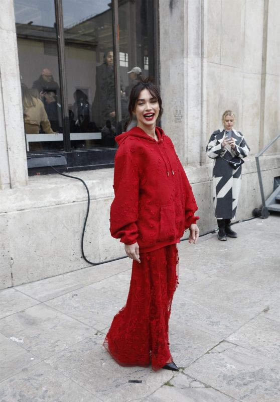 Amy Jackson – Arrives at the Elie Saab Show at Paris Fashion Week 03/04/2023