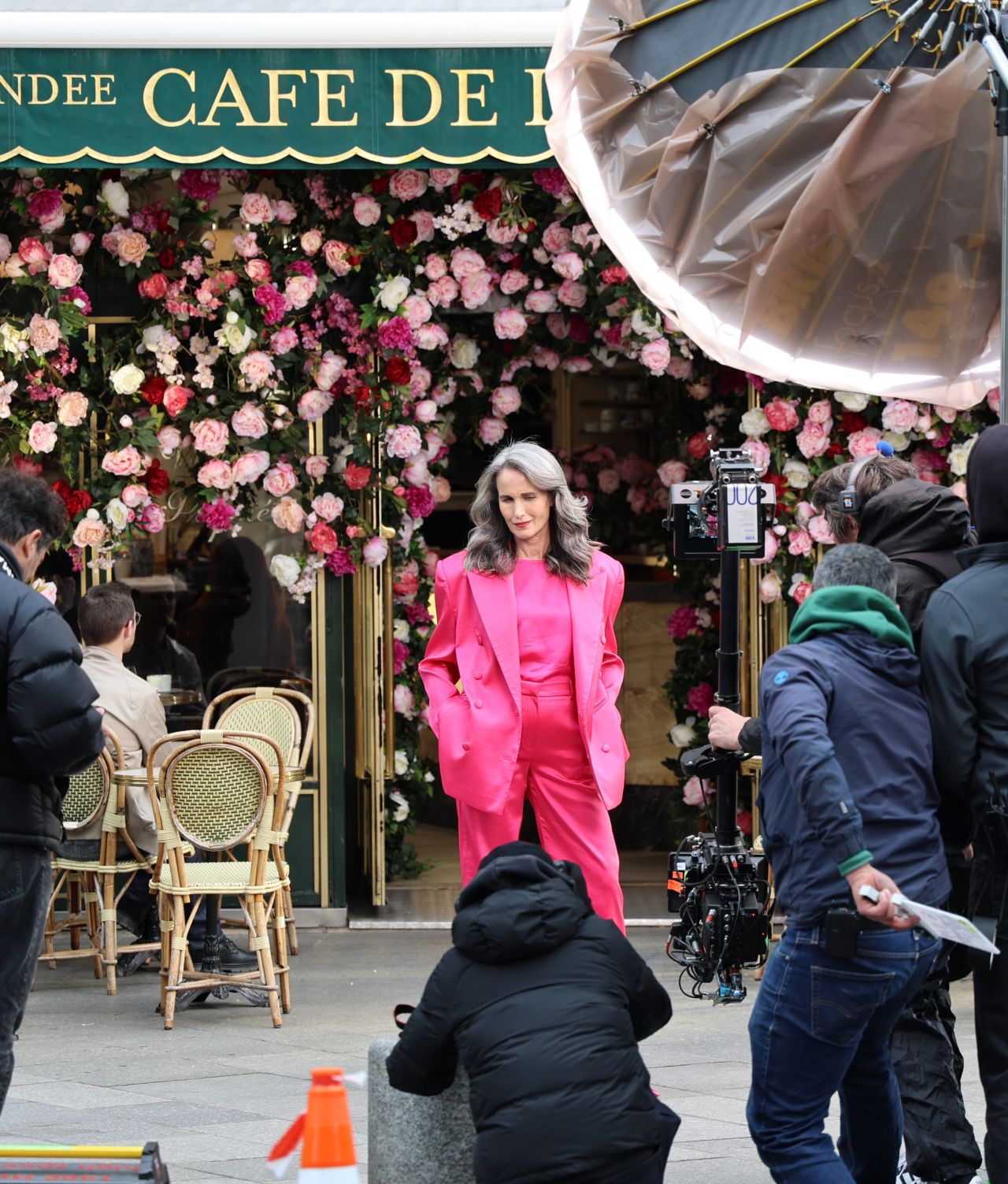 Andie Macdowell And Helen Mirren Loreal Paris Make Up Advert Filming In Paris 03272023 4610