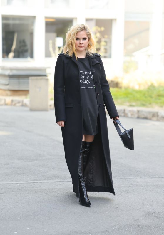 Avril Lavigne - Courrèges Show at Paris Fashion Week 03/01/2023