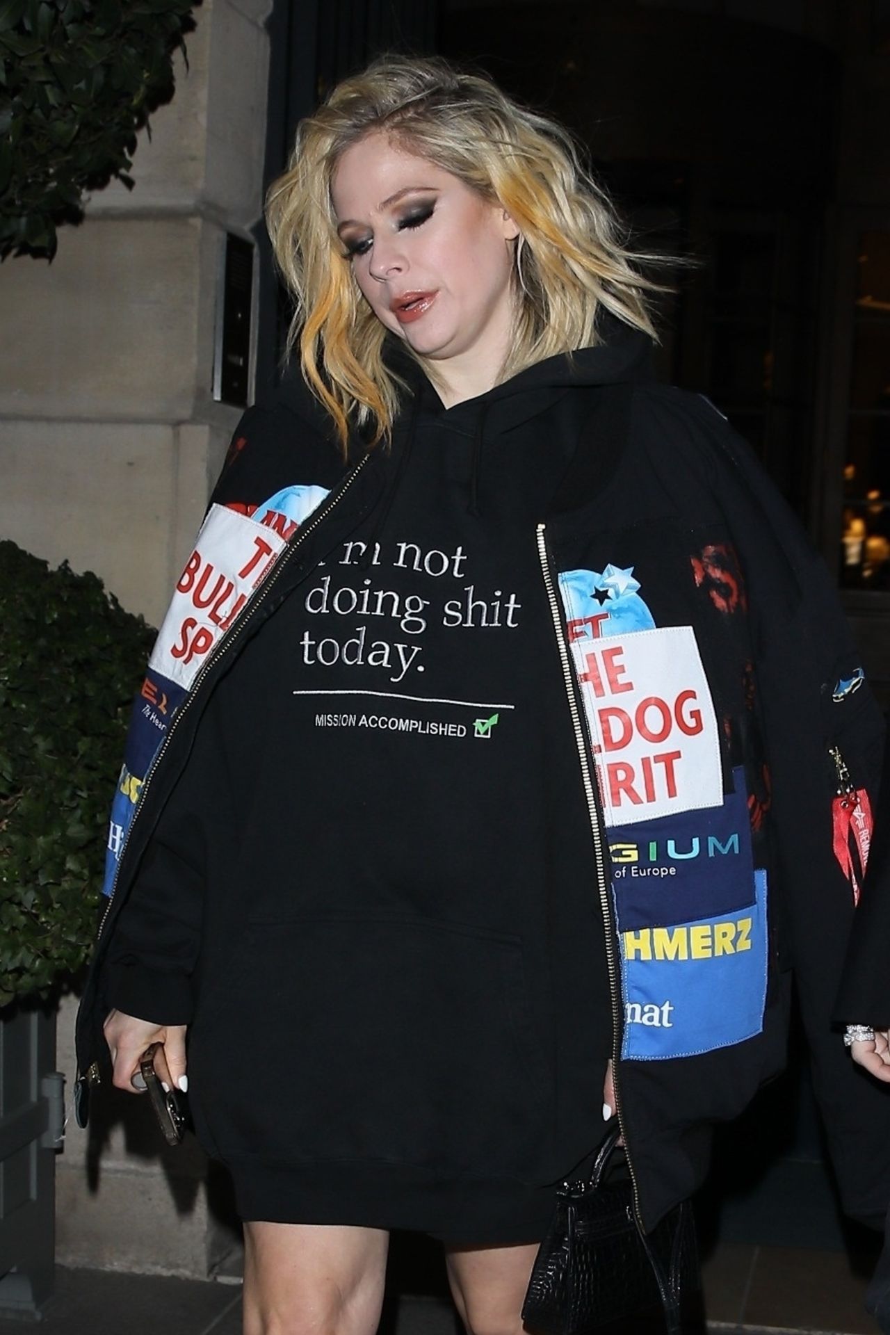 Avril Lavigne - Outside the Ritz Hotel in Paris 03/01/2023 • CelebMafia