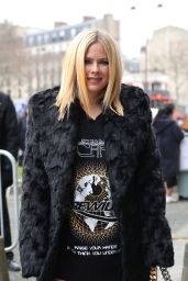 Avril Lavigne – Stella McCartney Show at Paris Fashion Week 03/06/2023