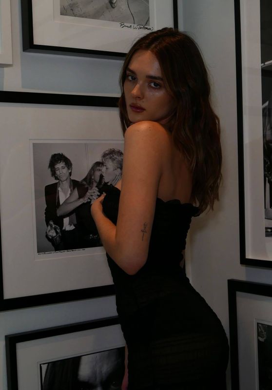Charlotte Lawrence - Vanity Fair Oscar Party Photo Shoot March 2023