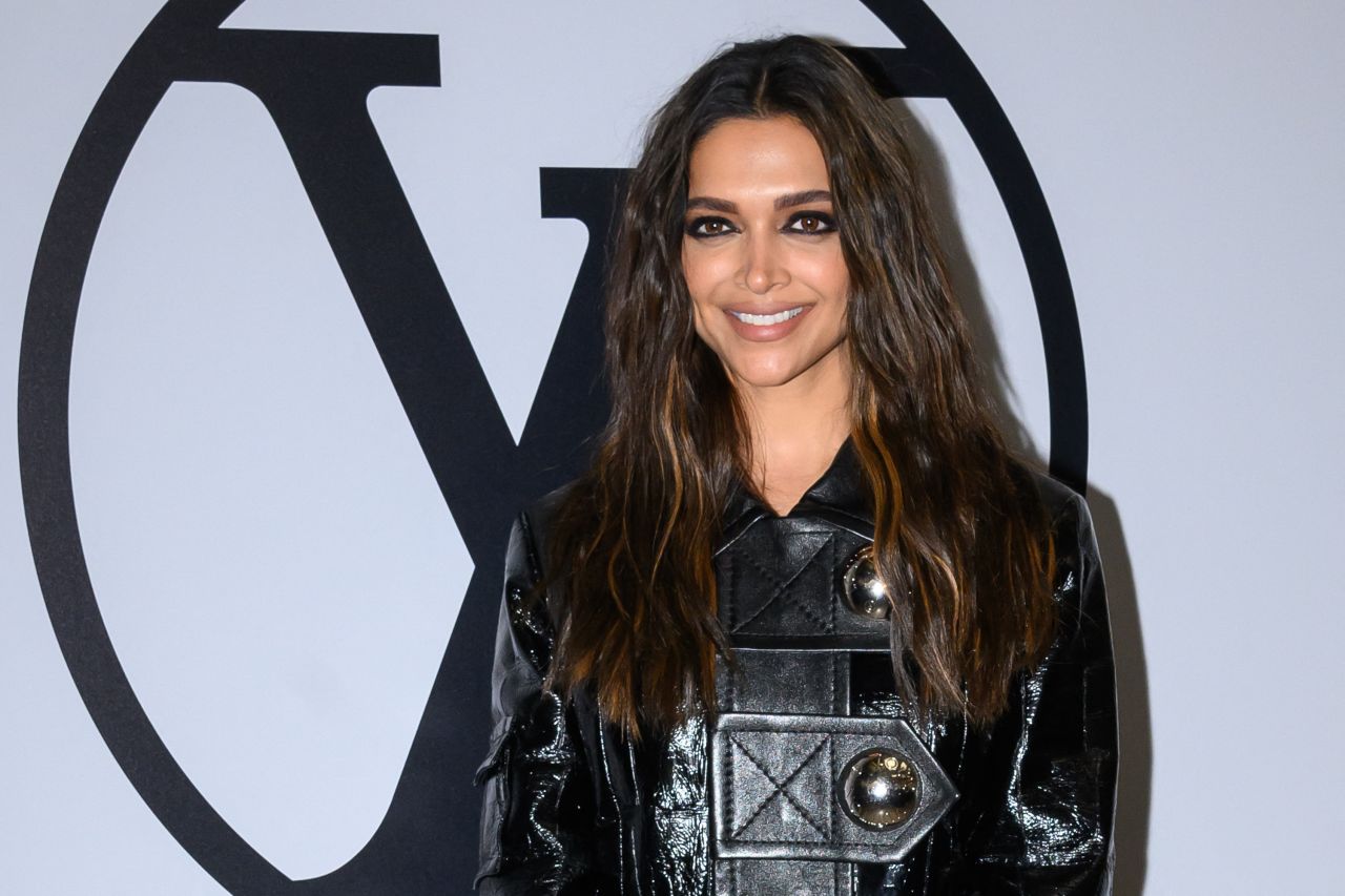 Agence Franck Castel/MAXPPP - 04/10/2022 Deepika Padukone, Louis Vuitton  Outside Arrivals Paris Fashion Week Womenswear Spring Summer 2023 Stock  Photo - Alamy