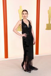 Elizabeth Olsen – Oscars 2023 Red Carpet
