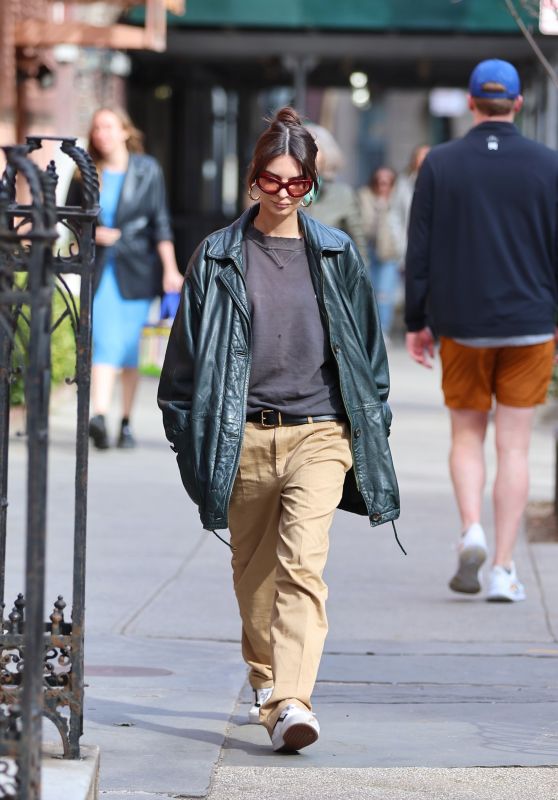 Emily Ratajkowski in Casual Outfit in New York 03/18/2023