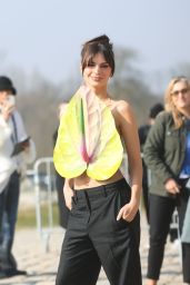 Emily Ratajkowski - Loewe Show at Paris Fashion Week 03/03/2023