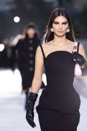 Emily Ratajkowski - Versace Fashion Show in West Hollywood 03/09/2023
