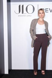 Emma Brooks - Jennifer Lopez