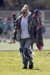 Gwen Stefani in a Camo Jacket in Los Angeles 03/09/2023