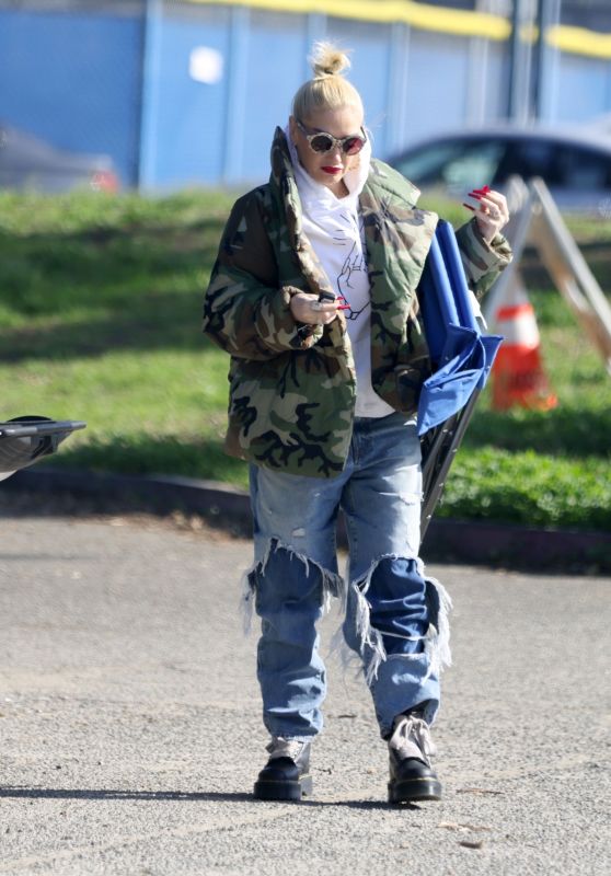 Gwen Stefani in a Camo Jacket in Los Angeles 03/09/2023