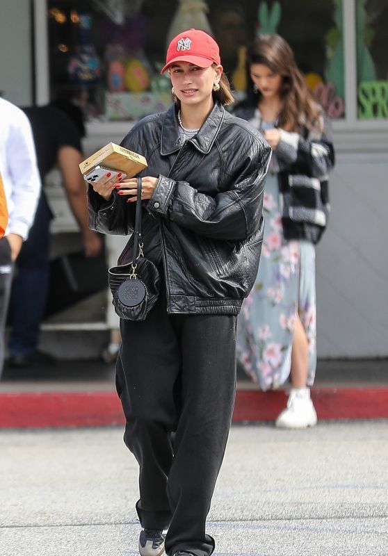Hailey Rhode Bieber at the Beverly Glen Deli in Los Angeles 03/23/2023
