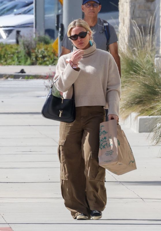 Hilary Duff - Shopping at Los Angeles 03/04/2023