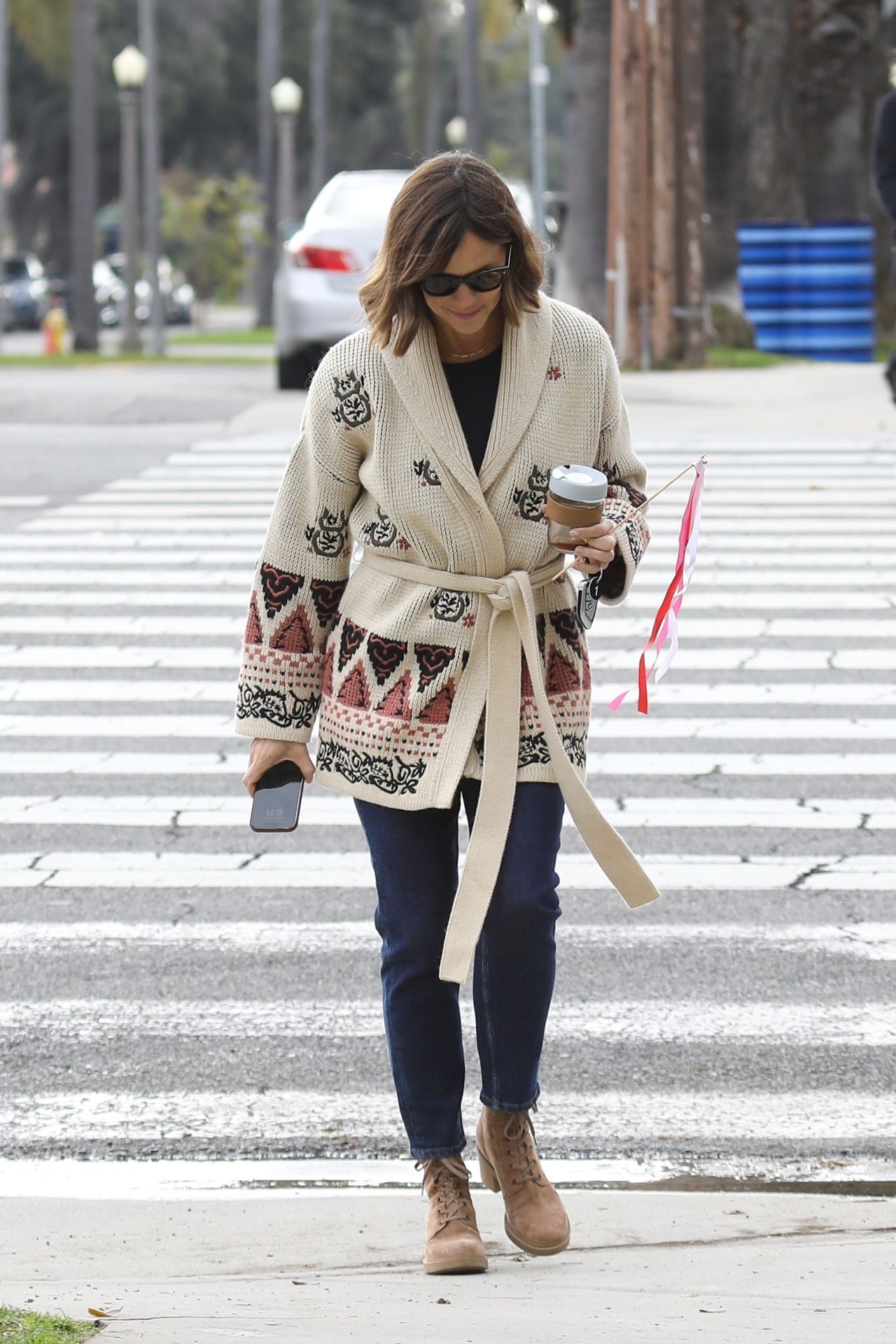 Jennifer Garner Street Style 03/08/2023 • CelebMafia